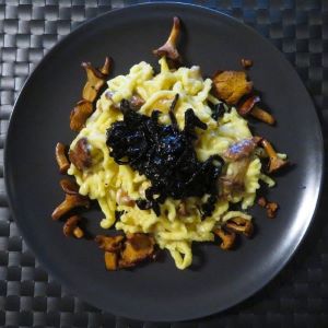 Käsespätzle mit Pfifferlingen und karamellisierten Zwiebeln; Foto Michael 28.6.24