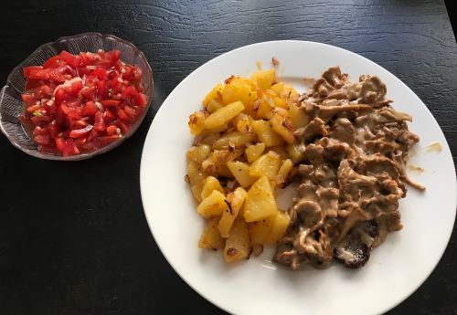 Schnitzel mit Pfifferlingsrahmsauce; Foto Jürgen 22.8.24