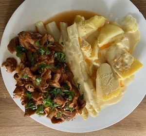 Pfifferlingsgericht mit Spargel; Foto Tobias 30.5.24