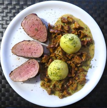 Sauenfilet mit Pfifferlingen und Knödeln; Foto Michael 3.7.24