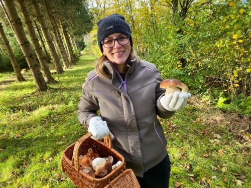 Dani mit tollen Steinpilzen; Foto Stefan 17.10.24