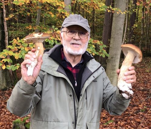 Günther mit Steinpilzen; Foto Günther Privat 4.11.24