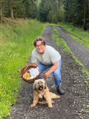 Jörn und Amy mit Pilzkorb; Foto Jörn 28.7.24